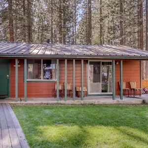  Holiday home Spruce Grove Washoe Cabin