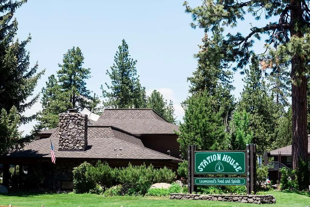 Station House Inn South Lake Tahoe, By Oliver