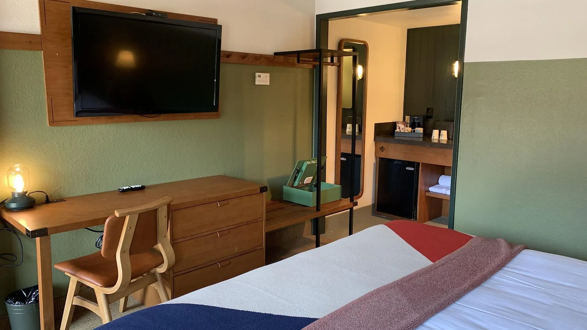 Station House Inn South Lake Tahoe, By Oliver