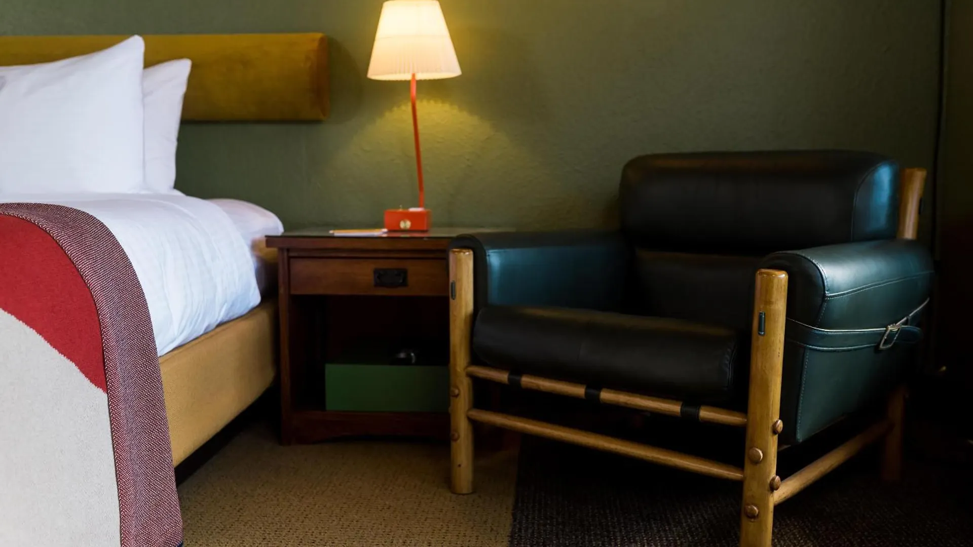 Station House Inn South Lake Tahoe, By Oliver